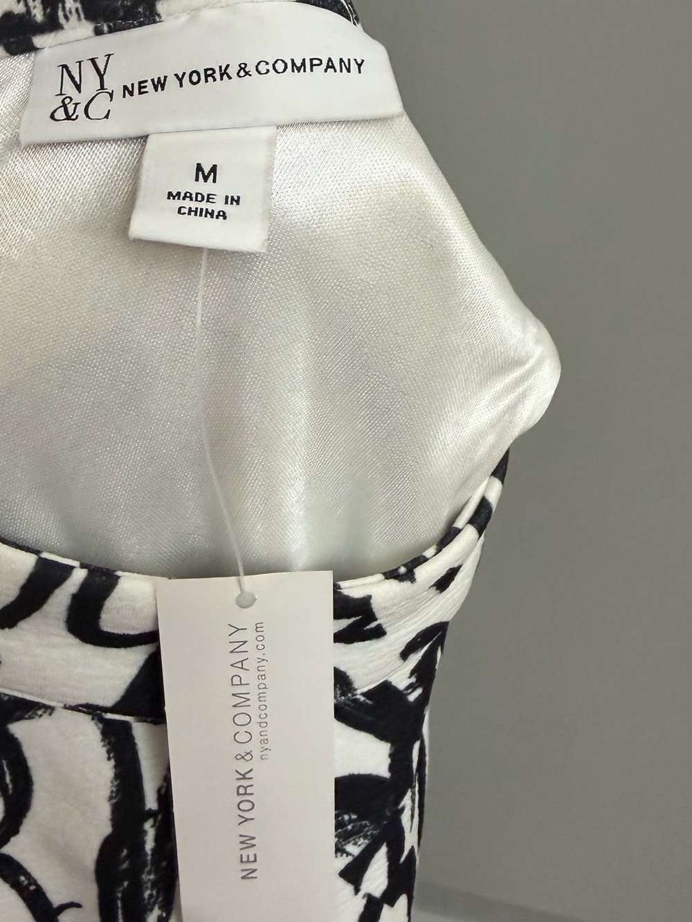New York & Company Black & White Graffiti Print Sheath Dress Size Medium - Picture 8 of 8